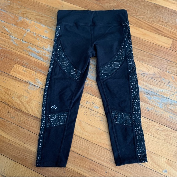 Alo yoga capri laser cut leggings black - Picture 8 of 9